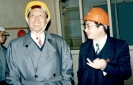 1997年4月3日，第九、十届全国人大常委会副委员长、化工部副部长成思危（左一）莅临公司视察。